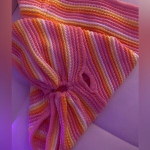 Knitted 🧶 Off Shoulder/ Crop Top w Neck Bow